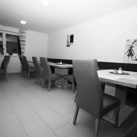 Bed & Breakfast Gaestehaus Krause Trumau