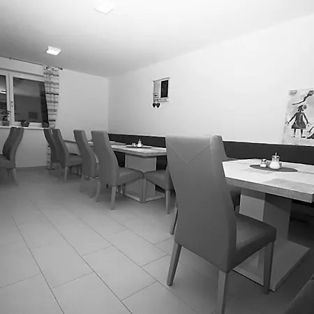 Gaestehaus Krause Bed & Breakfast 3*